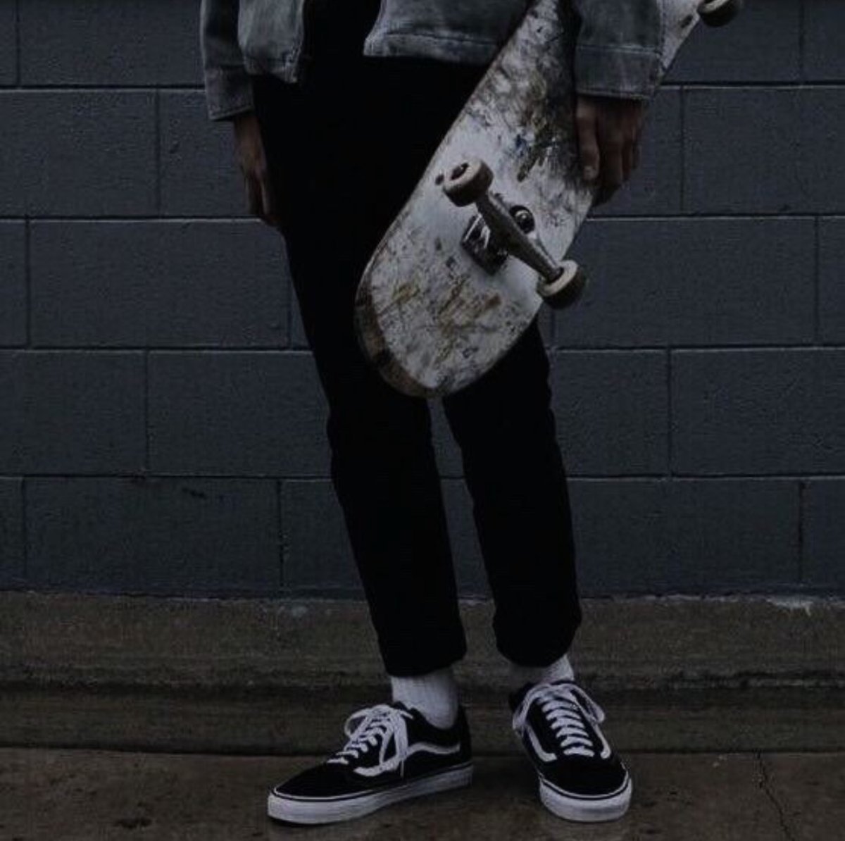 Девушка курит