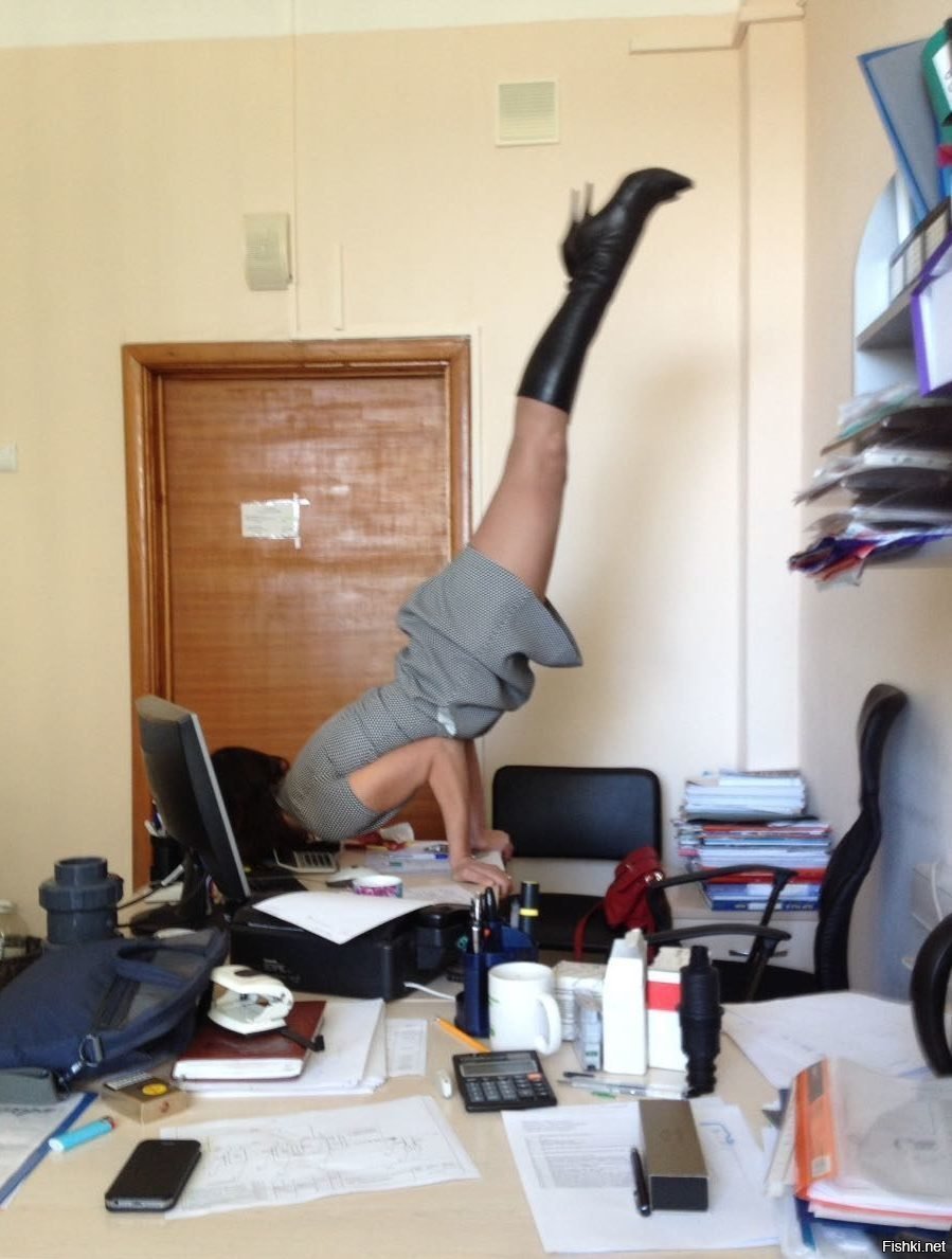 Смешной офисный работник