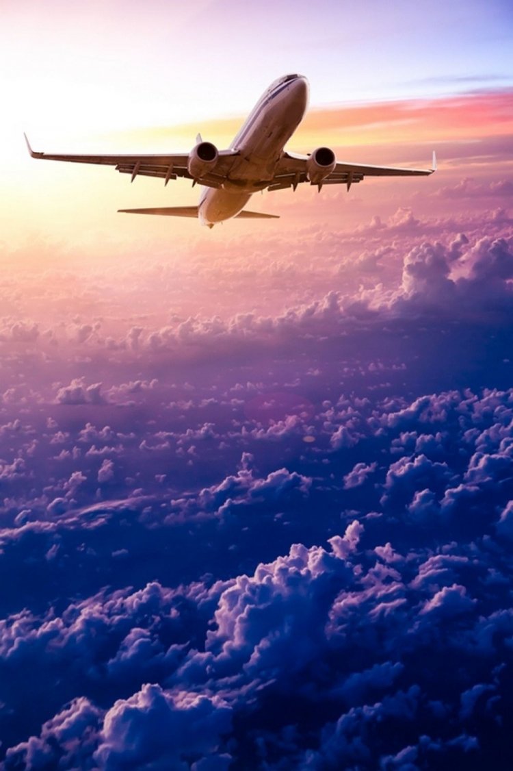 Красивый самолет в небе