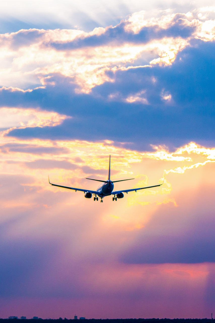 Самолет в небе