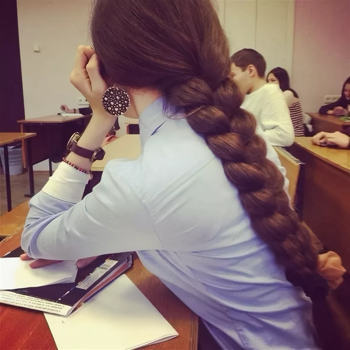 Кавказские девушки с длинными волосами