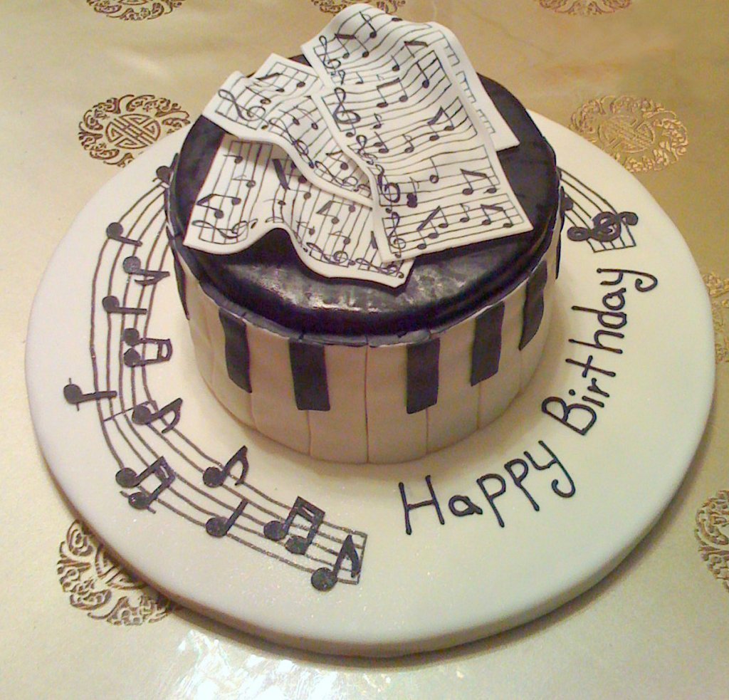 Торт с днем рождения!