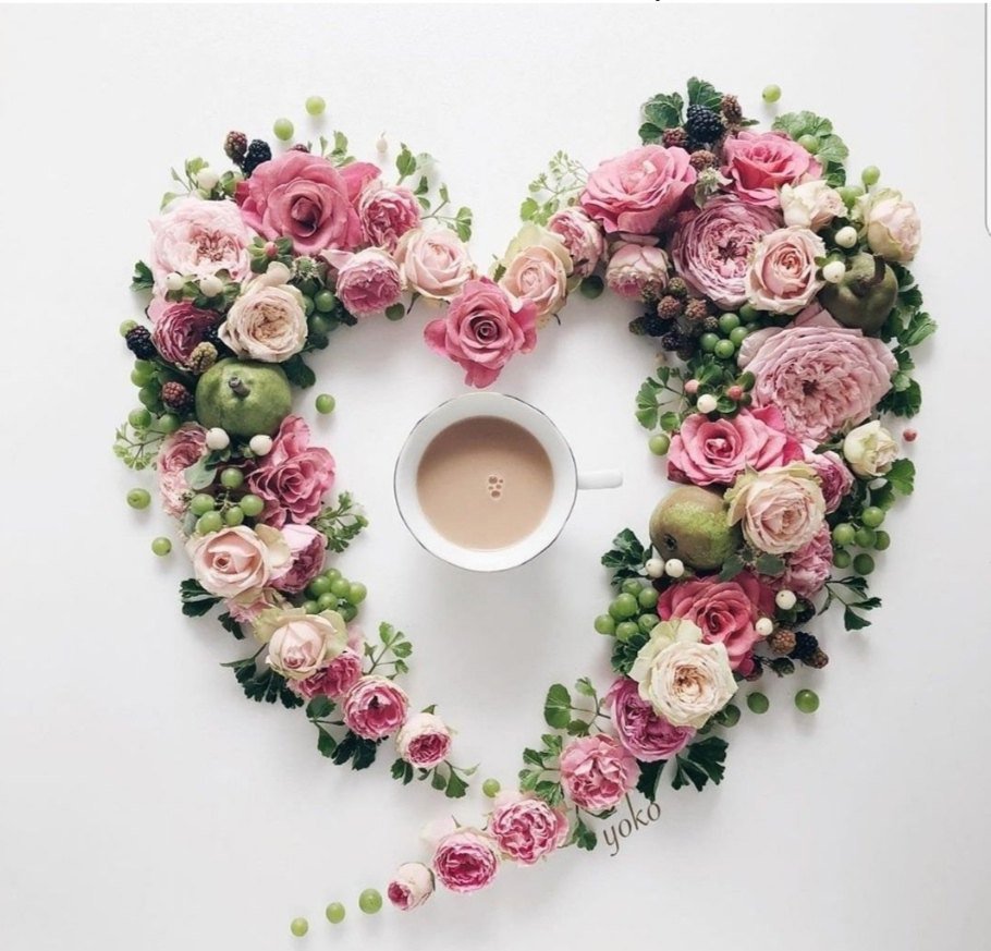 Кофе с лепестками роз