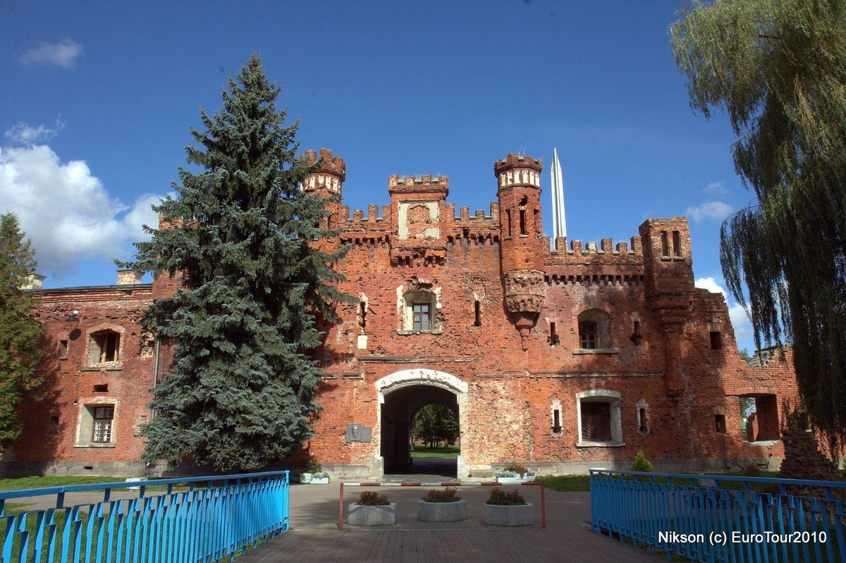 Холмские ворота символ Брестской крепости