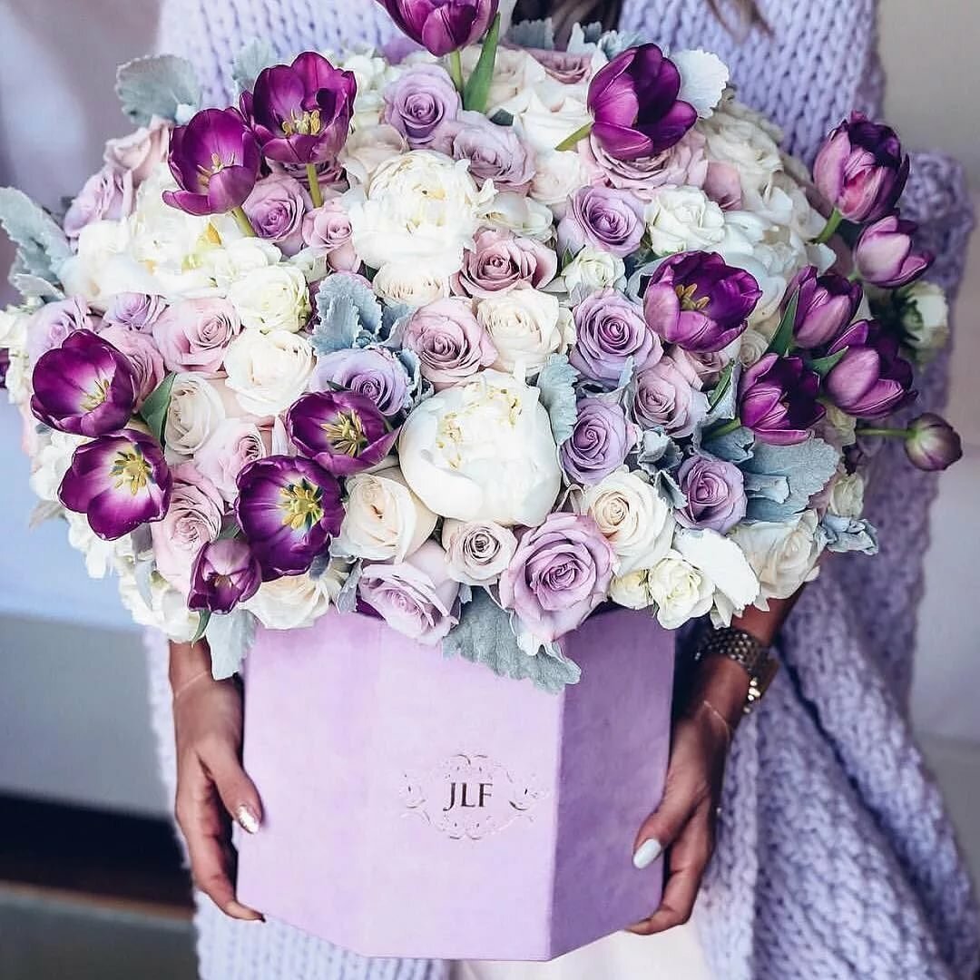 Стильные цветы с днем рождения