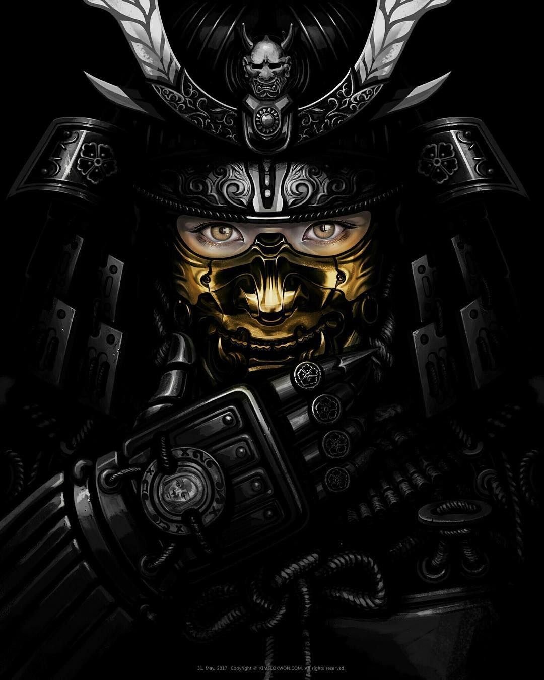 Самурай на фоне красной Луны