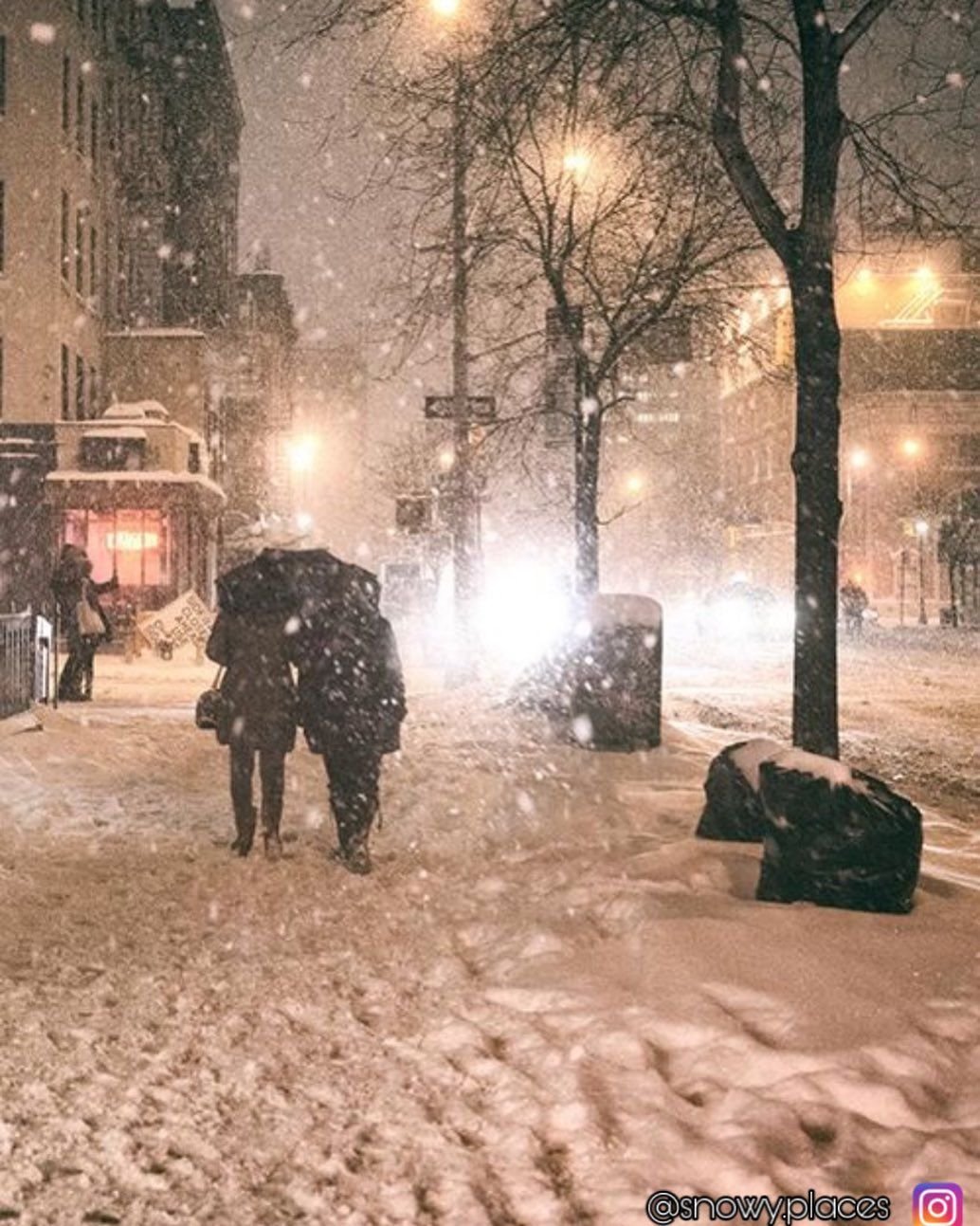 Зимняя ночь в городе