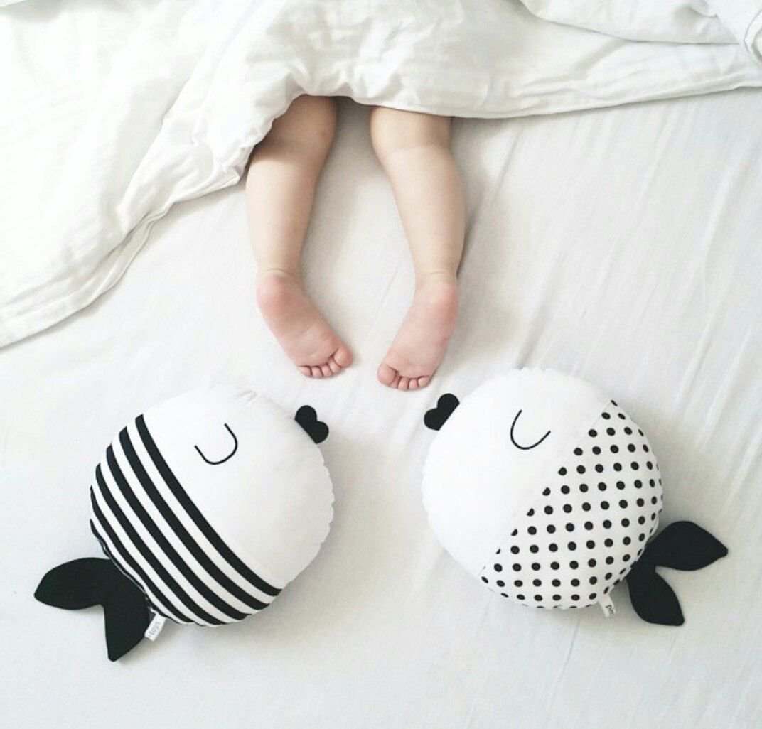 Подушка с глазами