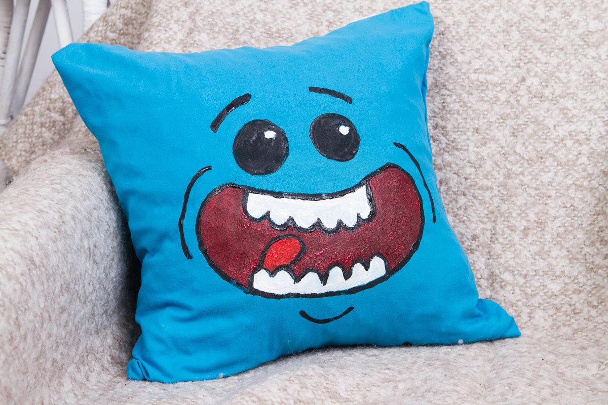 Прикольные подушки с карикатурами