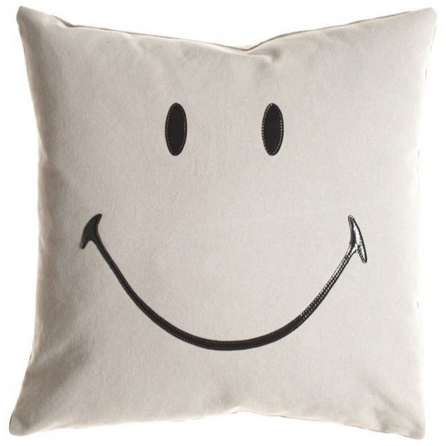 Подушка с улыбкой