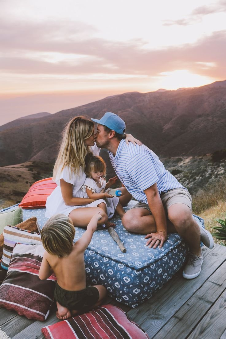 Семья путешествует