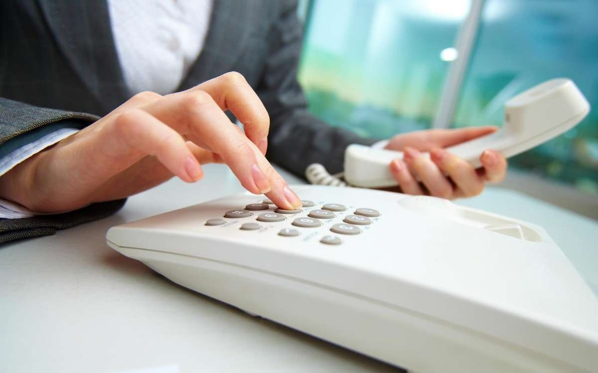 Телефон в офисе