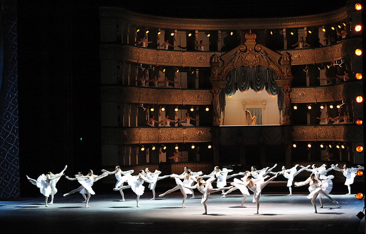 Мариинский оперный театр в Петербурге