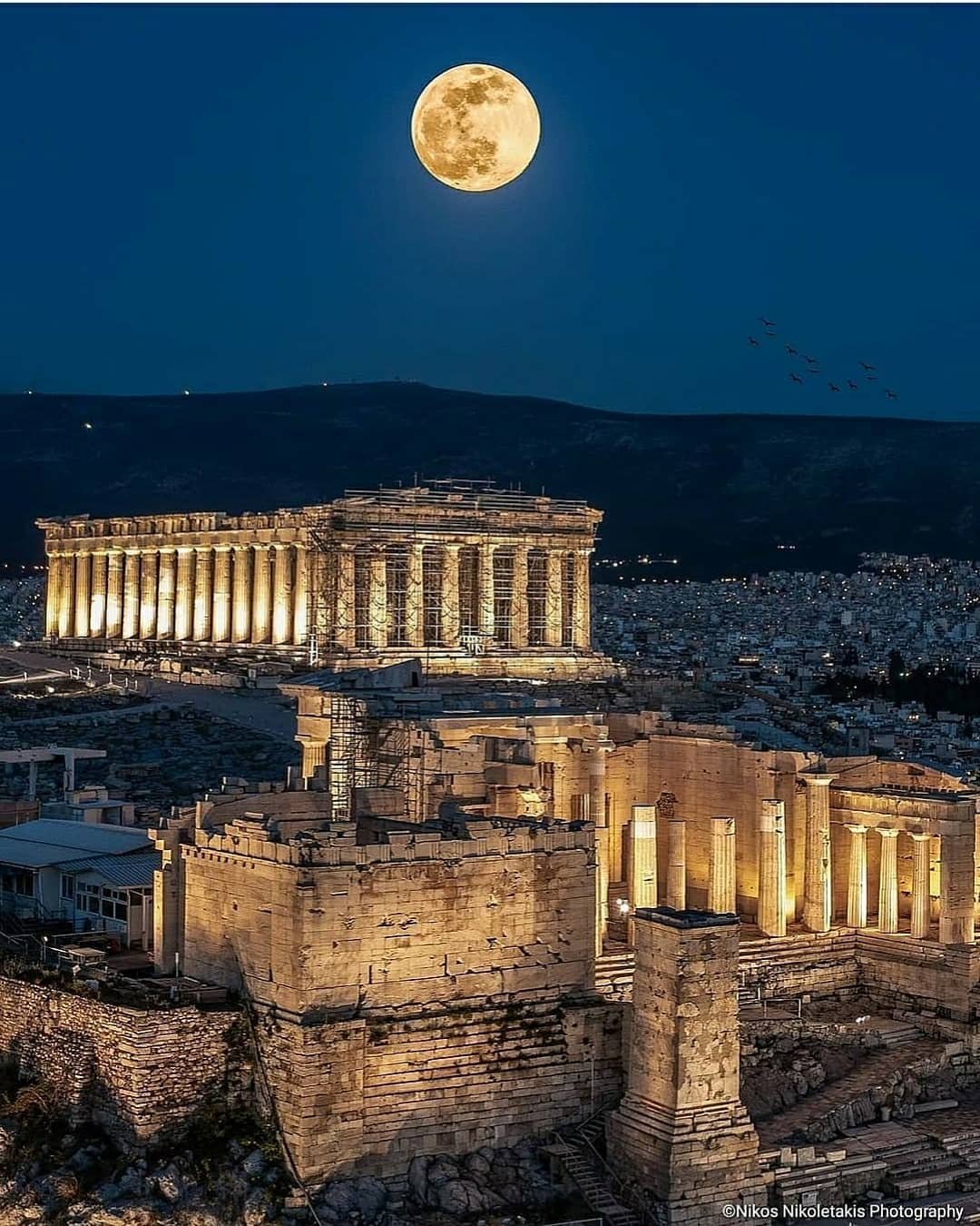 Греция Афины храм с креаитдами