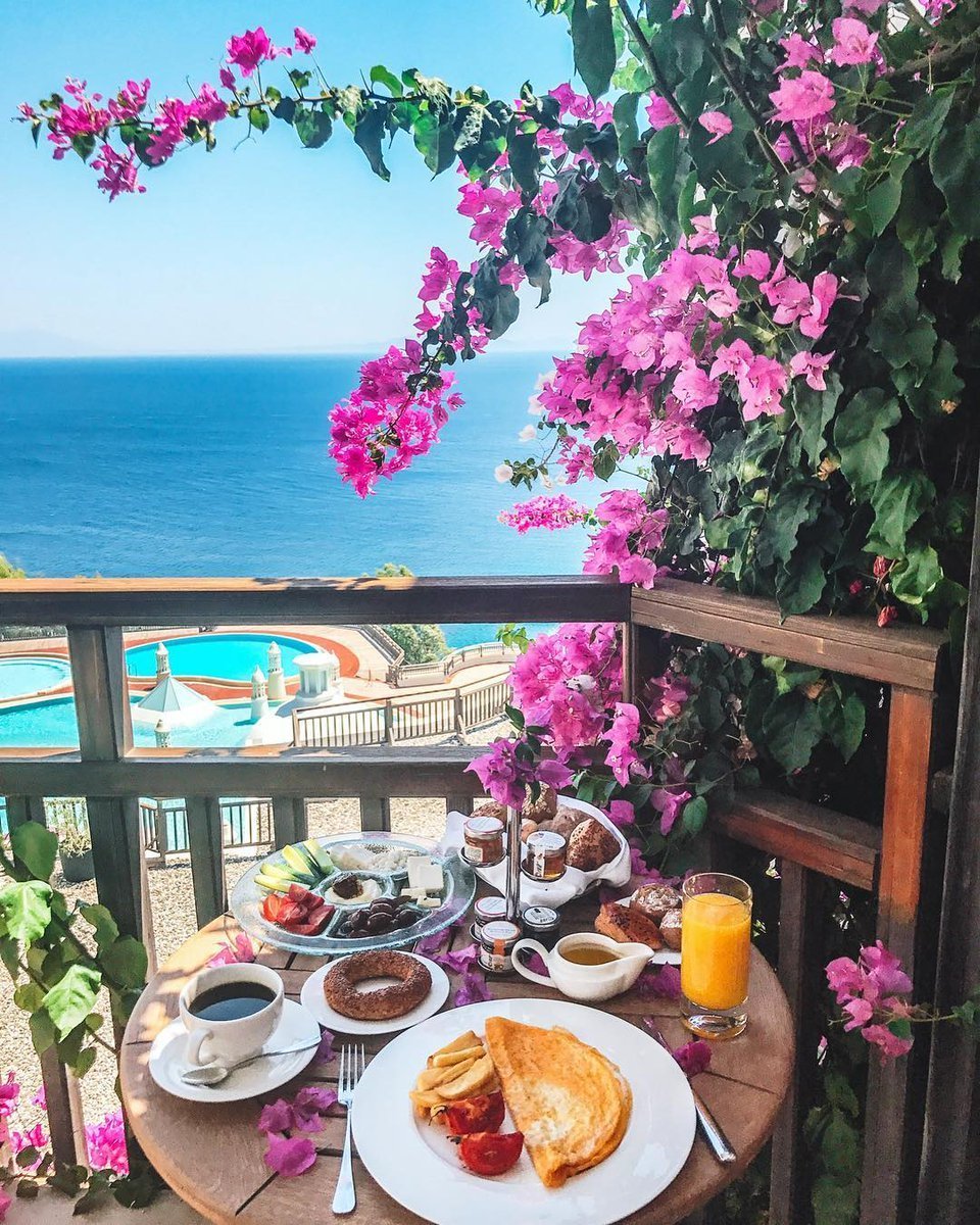 Завтрак с видом на море