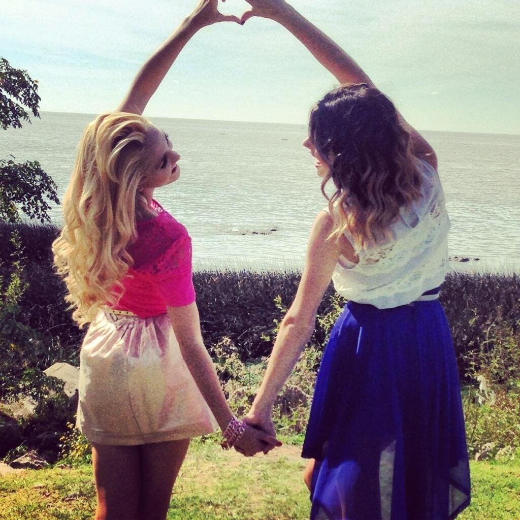 Мартина Штоссель и Мерседес ламбре