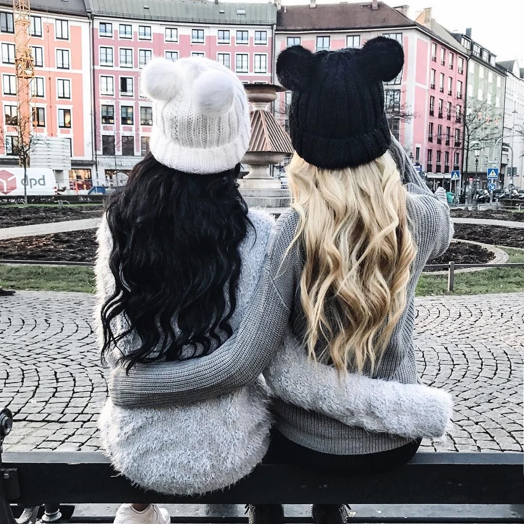 Две подруги на аву