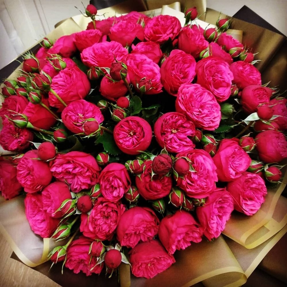Букет с пионовидными розами