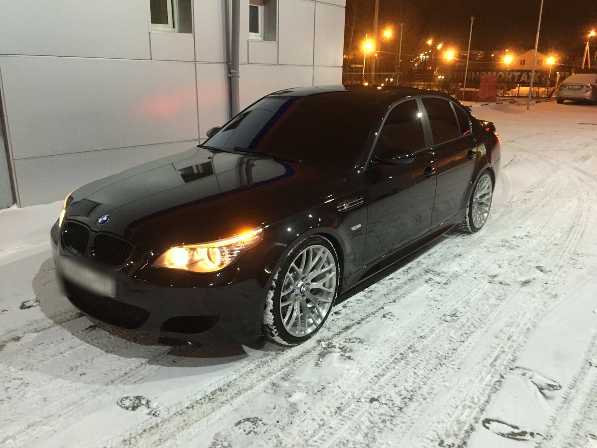 BMW 5 e60 черная