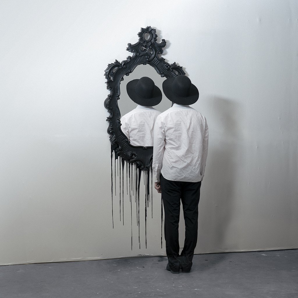 Зеркало сюрреализм