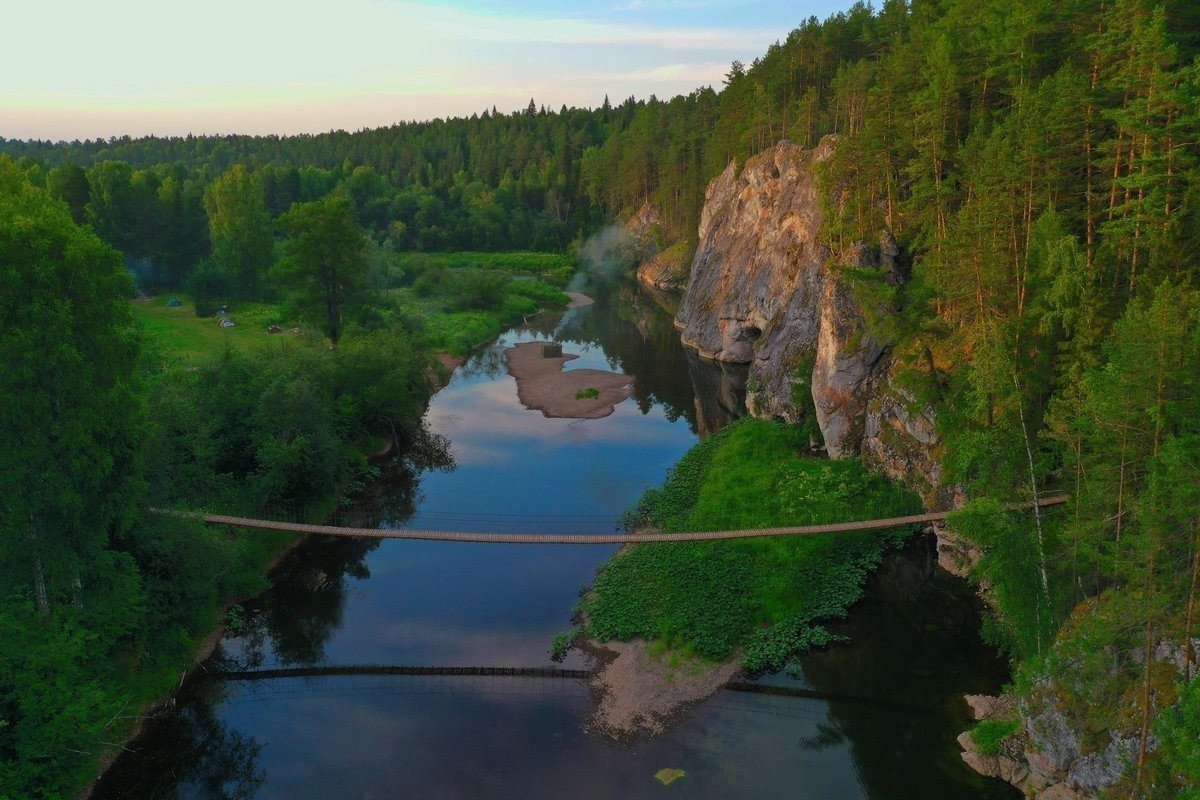 Скала карстовый мост Оленьи ручьи