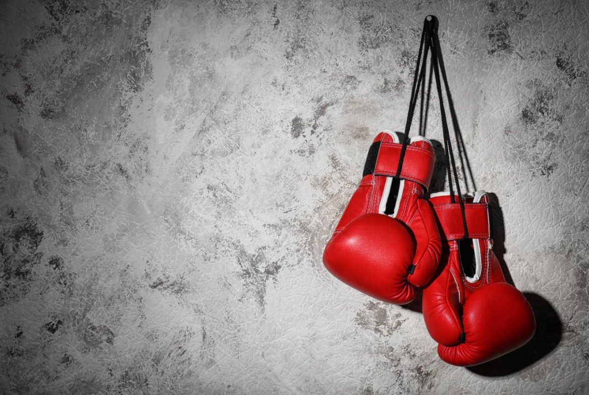 Боксерские перчатки и цветы