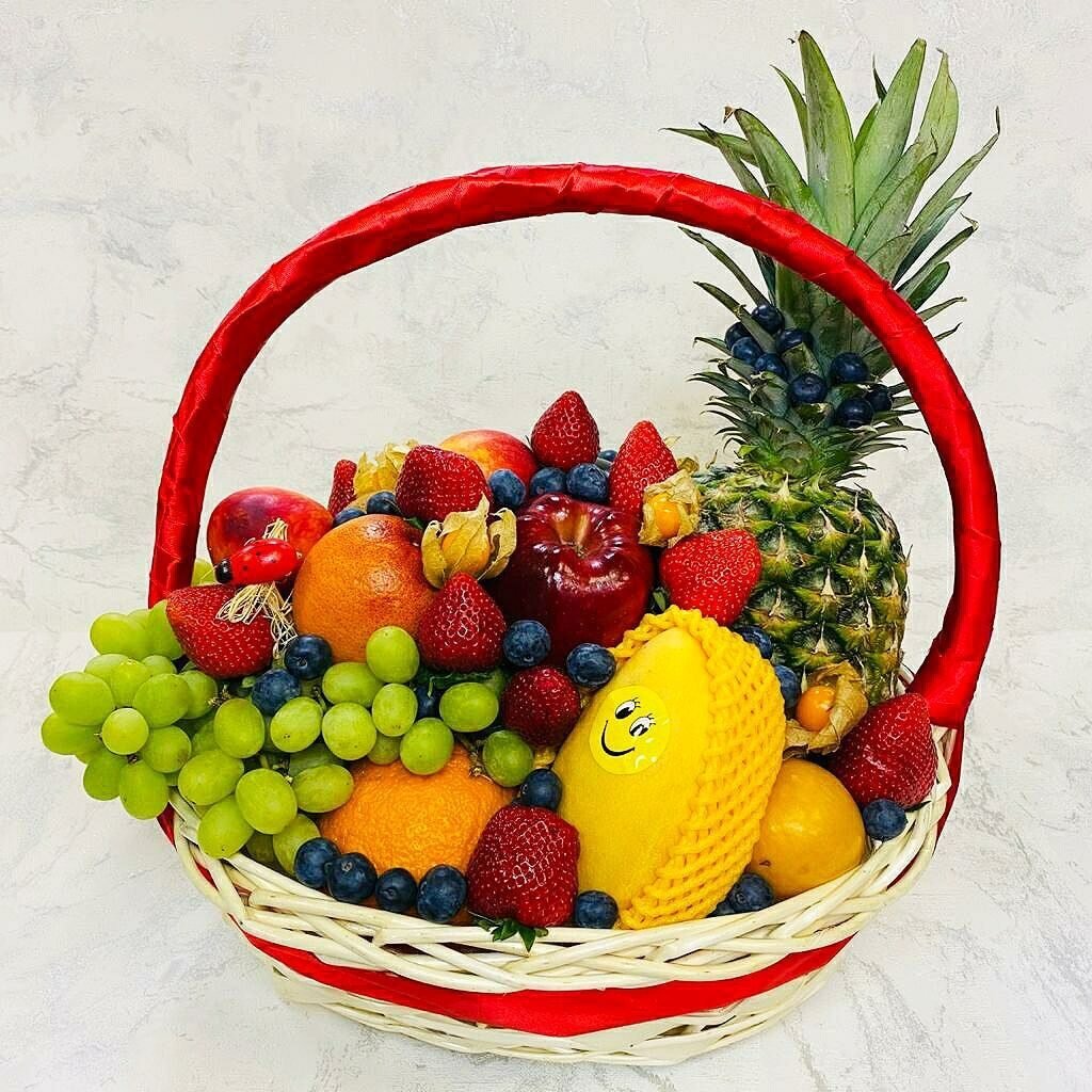 Корзина с фруктами