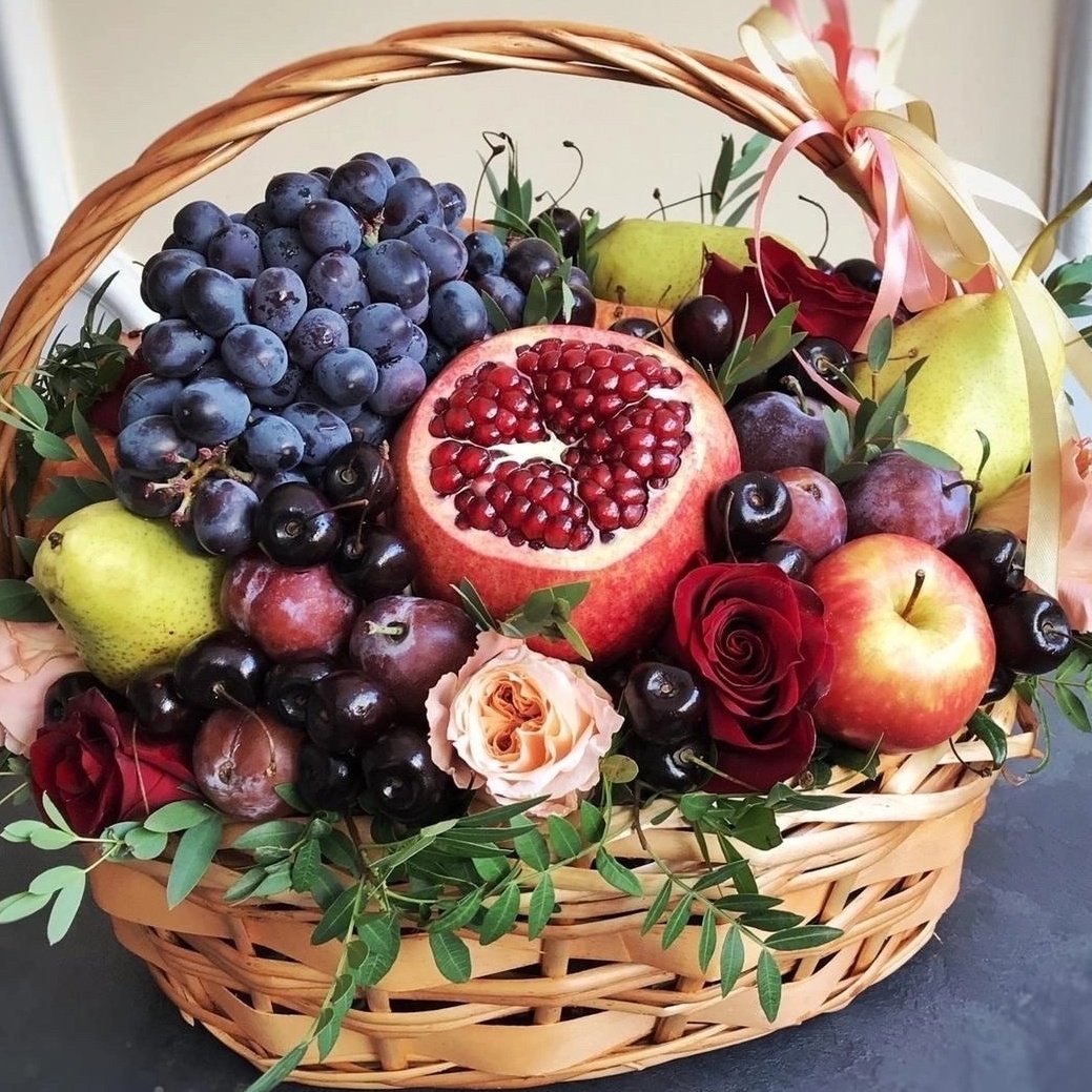 Корзина с фруктами