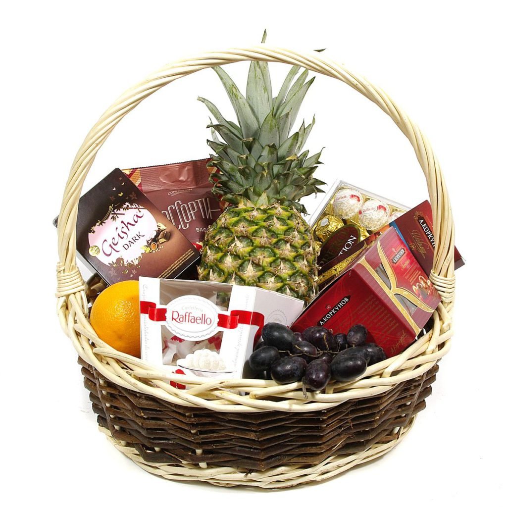 Фруктовый букет в корзине