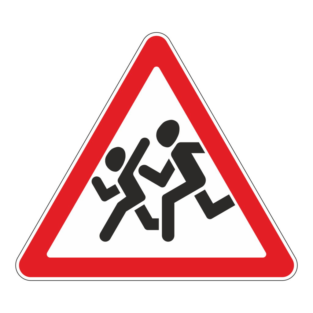 Дорожные знаки возле школы