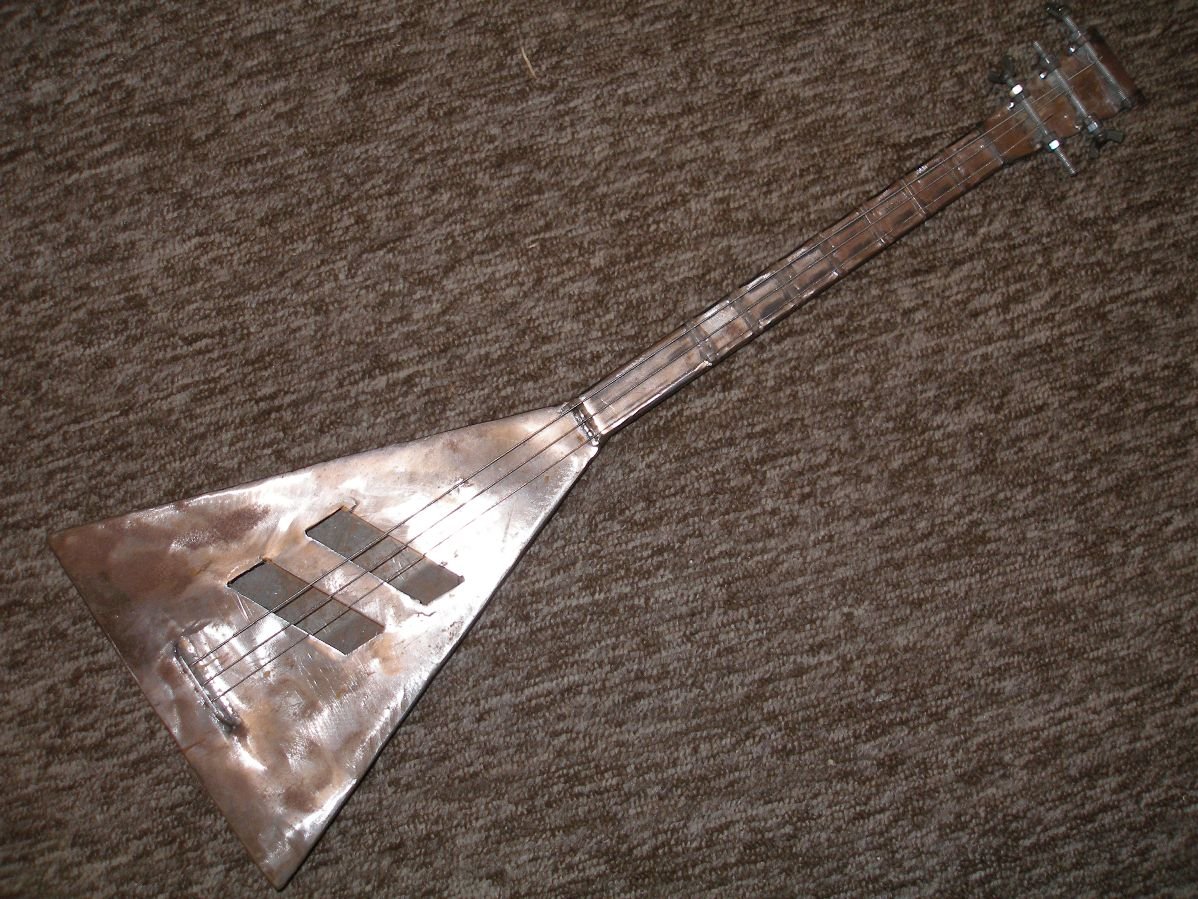 Балалайка старину на белом фоне