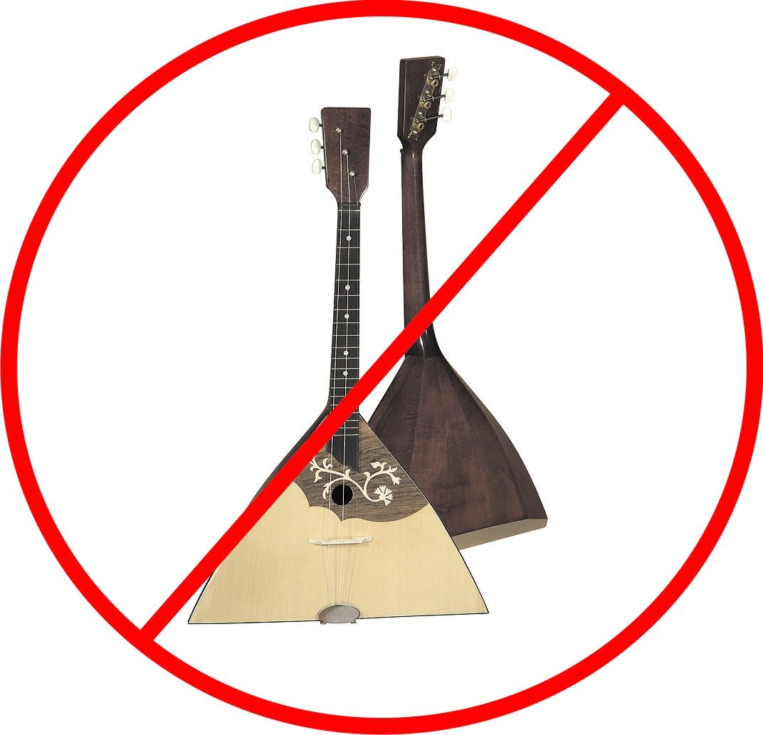 Балалайка на стене