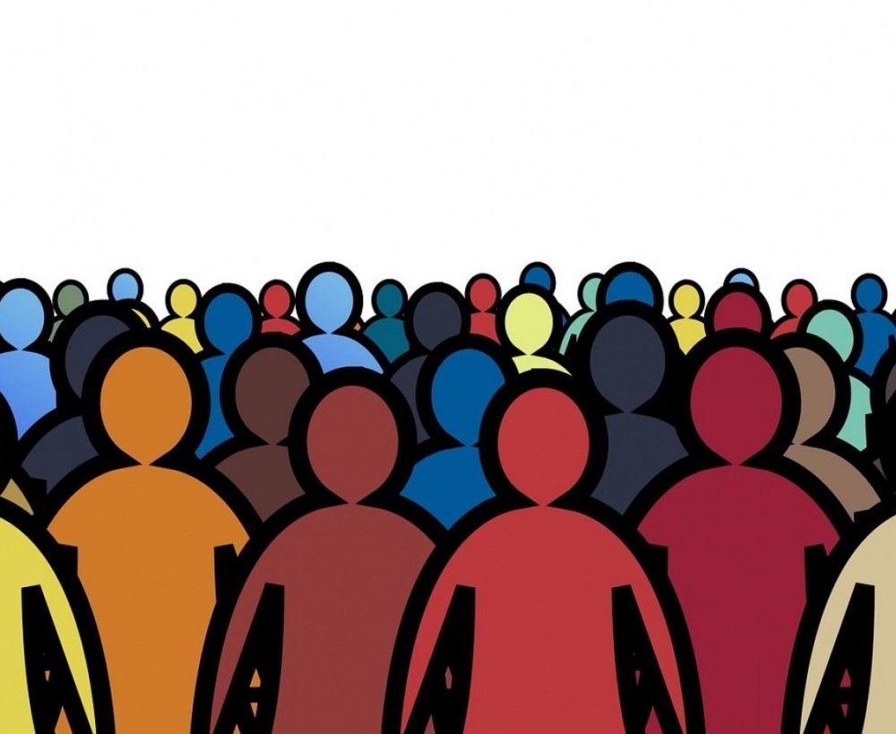 Толпы людей в госорганах