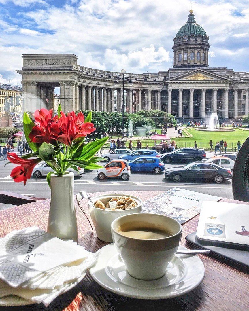 Кафе с видом на Казанский собор Санкт-Петербург