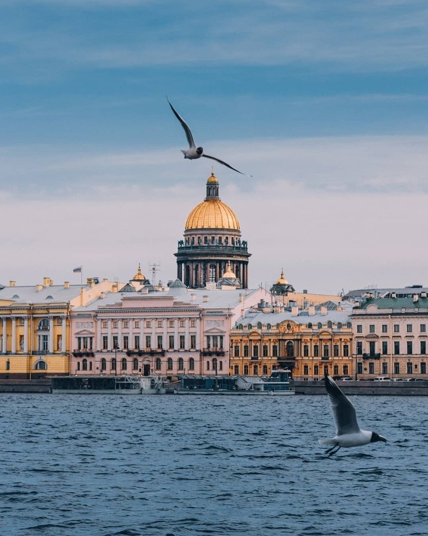 Исаакиевский собор с Университетской набережной