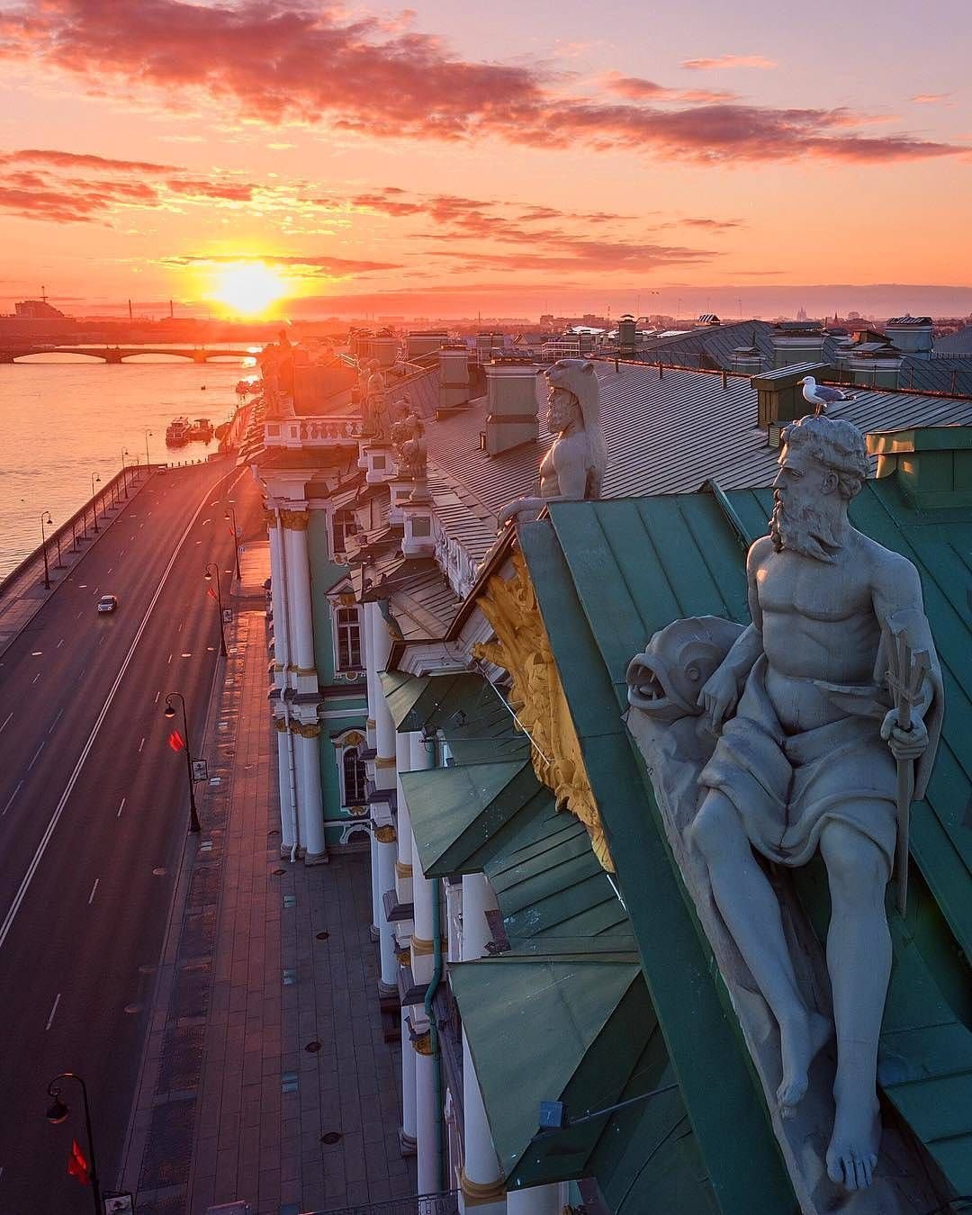 Статуи зимнего дворца