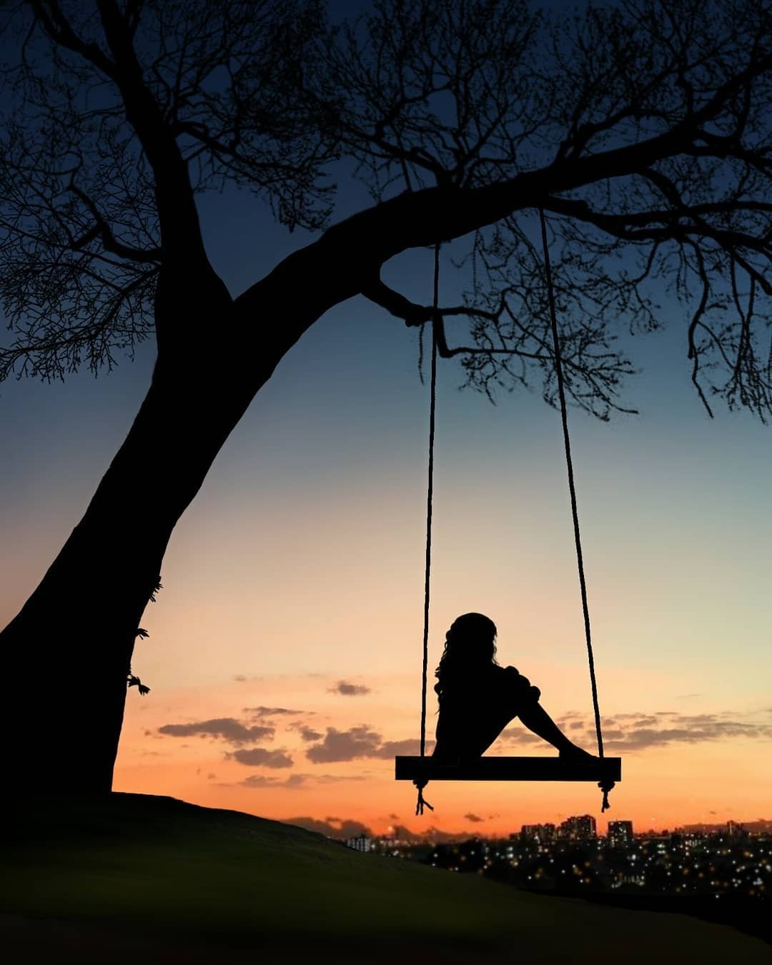 Девушка на качелях