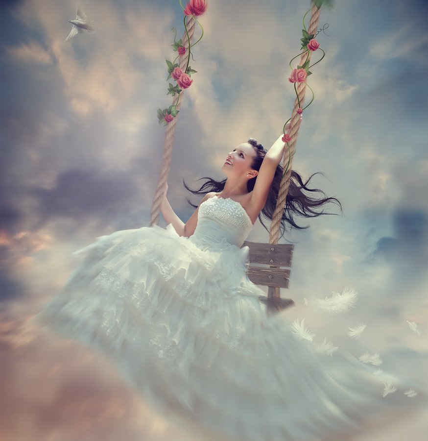 Женщина на качелях