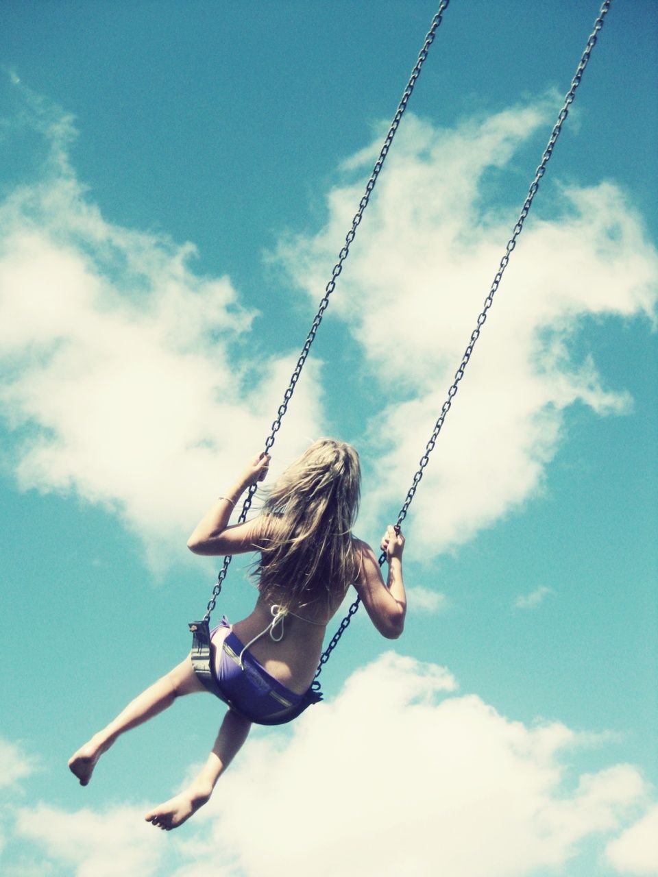 Фотообои девушка на качелях