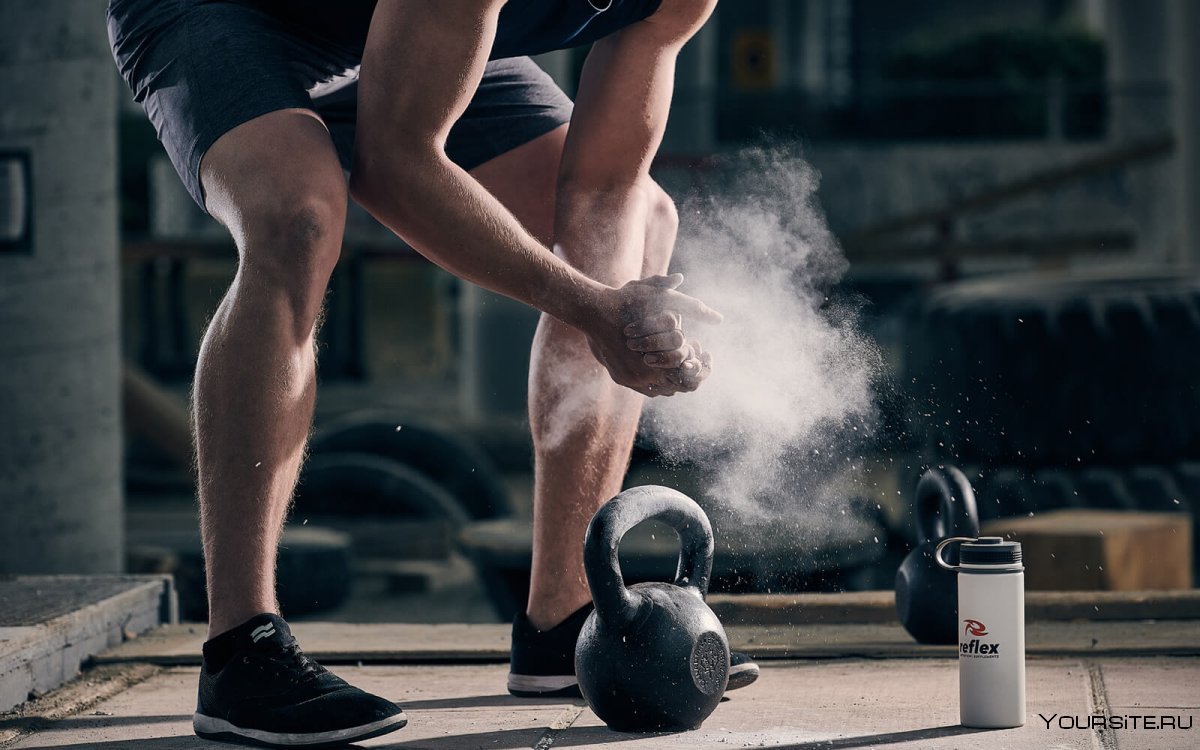 Человек с гирями