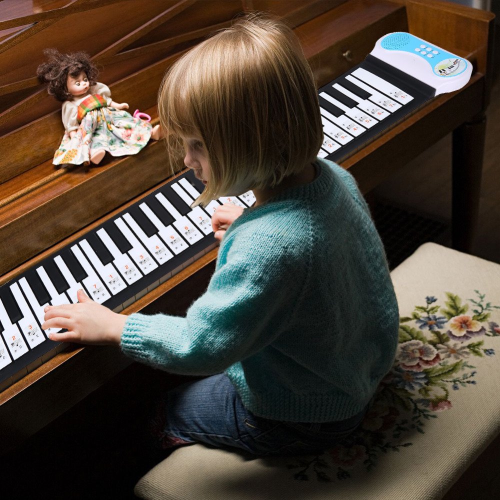 Пианистка мультяшная