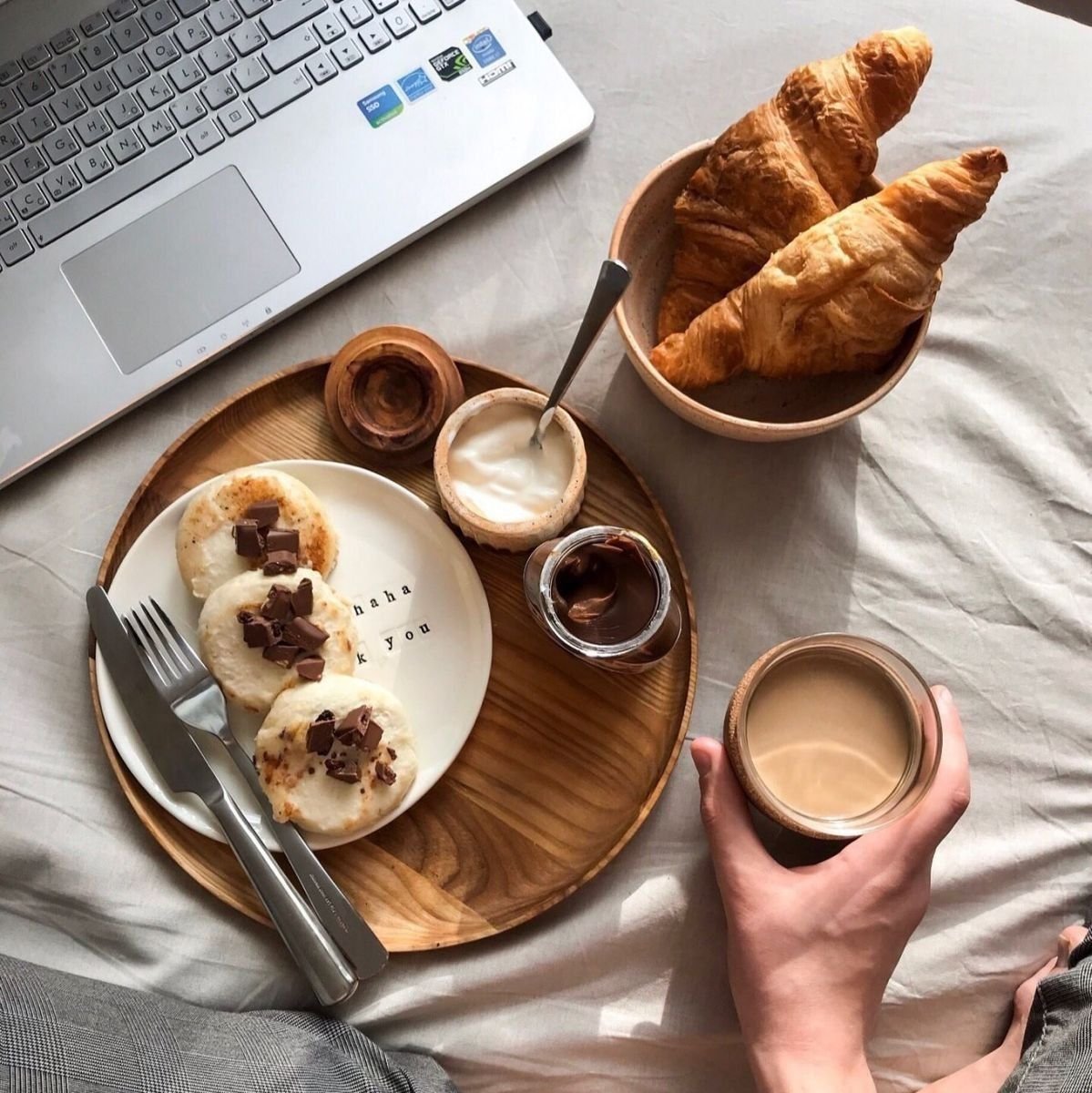 Вкусный завтрак с кофе