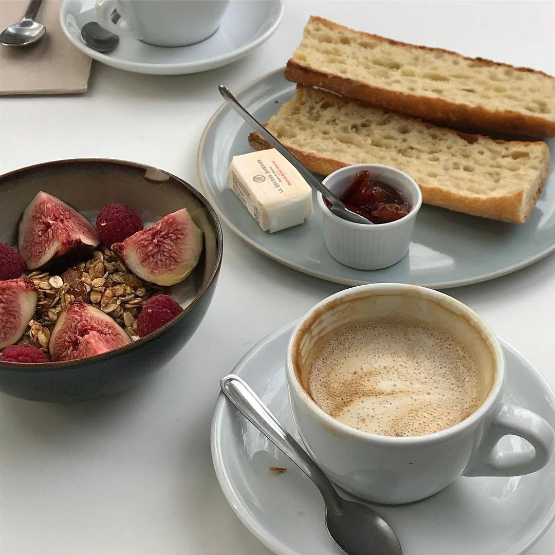 Красивый завтрак с кофе