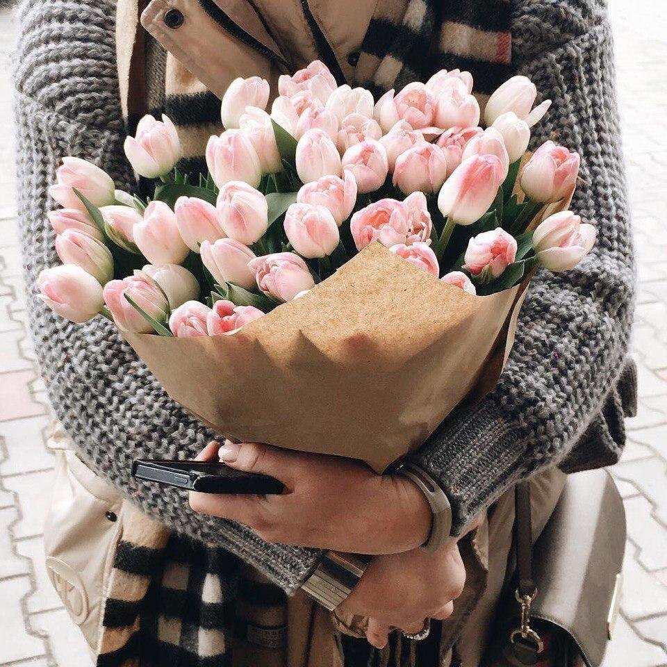 Красивый букет в руках