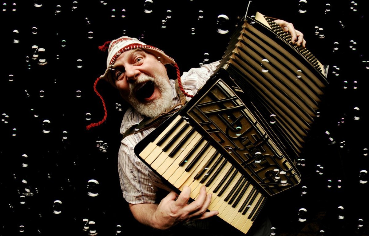 Мужик с баяном