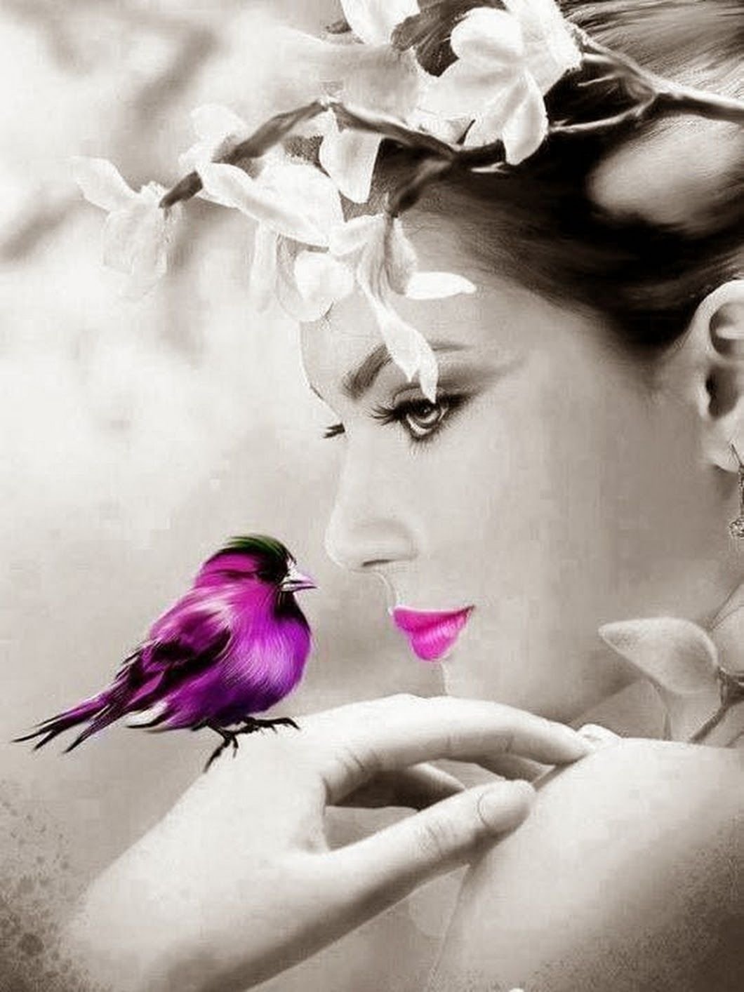 Девушка с птичкой