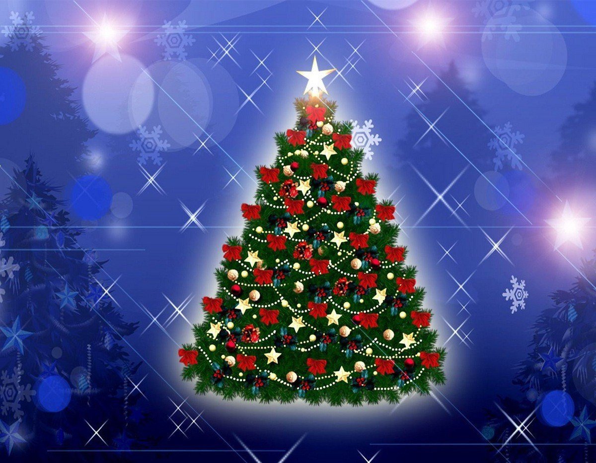 Нарядная елка в лесу