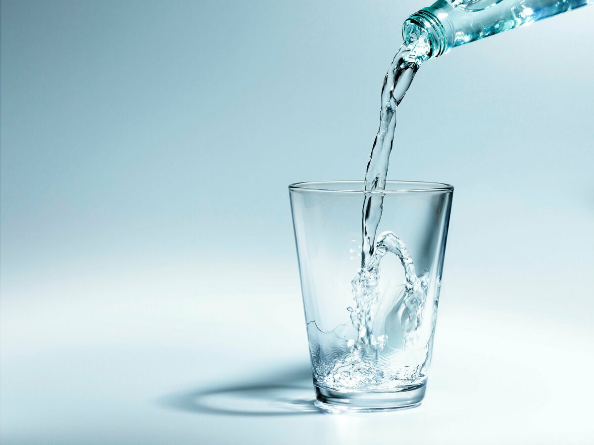 Вода питьевая в стаканчиках