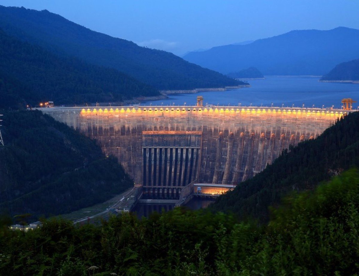 Арочная плотина Чиркейской ГЭС