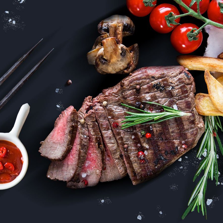 Стейк на столе